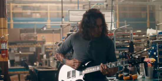 Mark Holcomb guitar play through